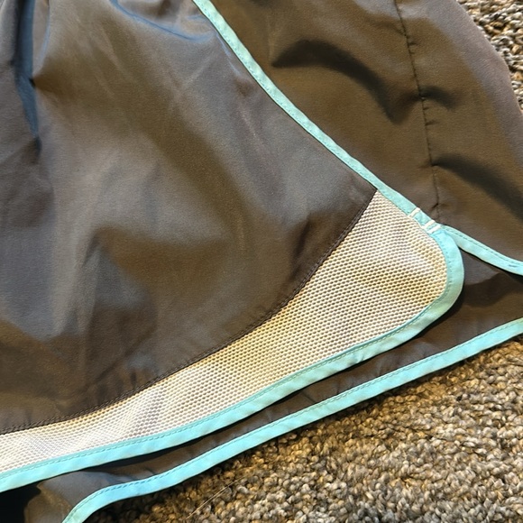 Lined athletic shorts - Picture 2 of 5